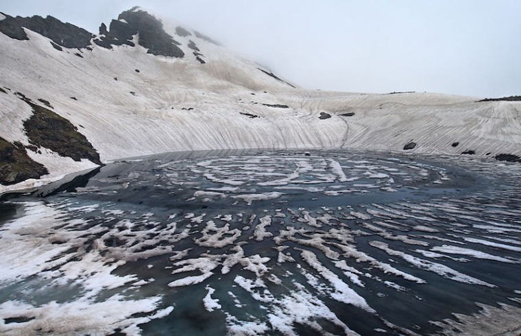 14.frozen-bhrigu-lake-manali-touropacks